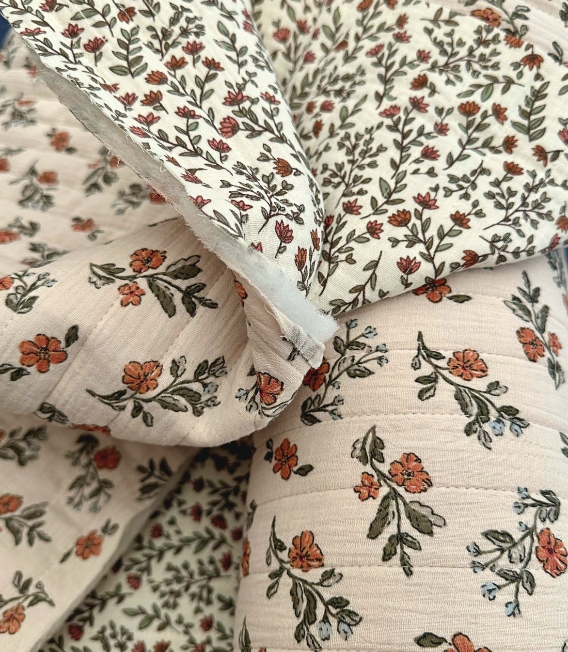 Tissu Tissu matelassé fleurs