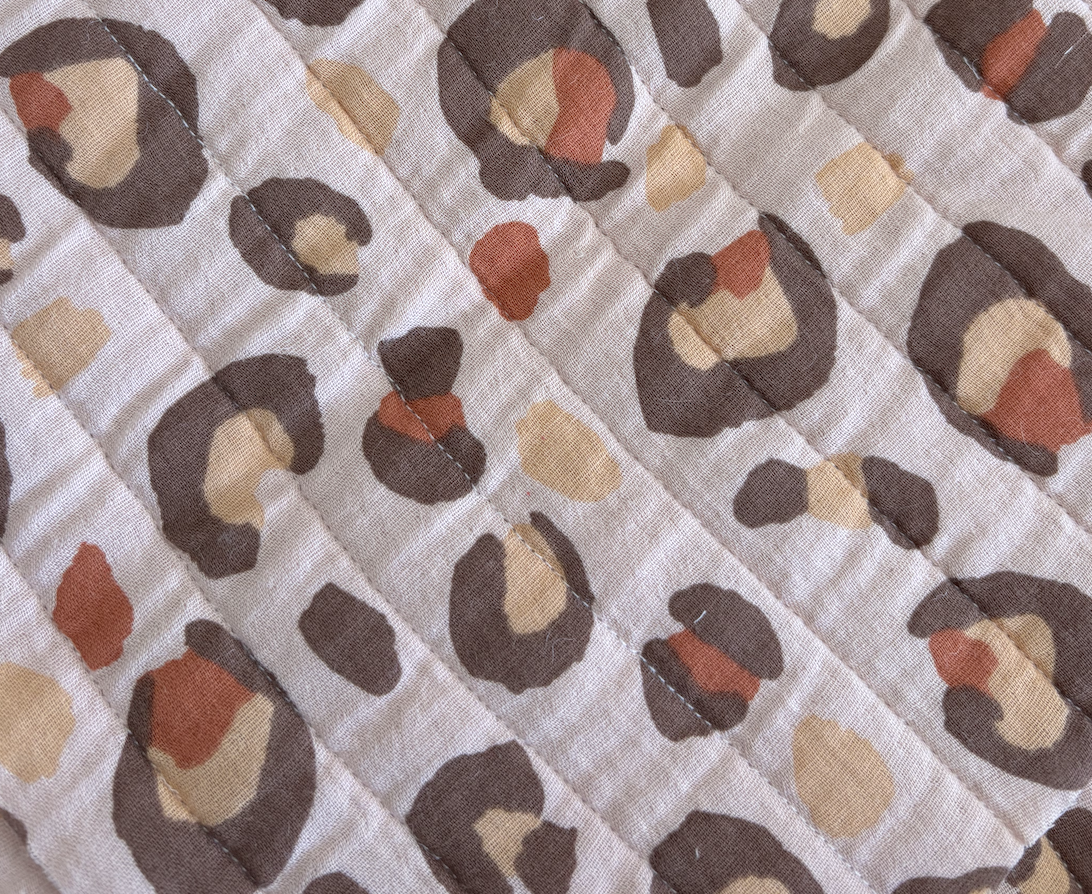 Tissu Tissu matelassé Léopard rose
